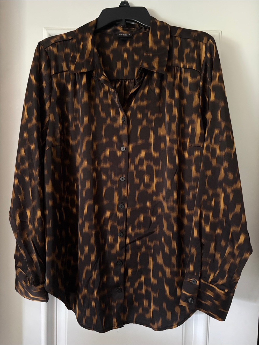 Torrid Madison Brown/Black Pattern Satin Button-Up Shirt Size 0 (L/XL)